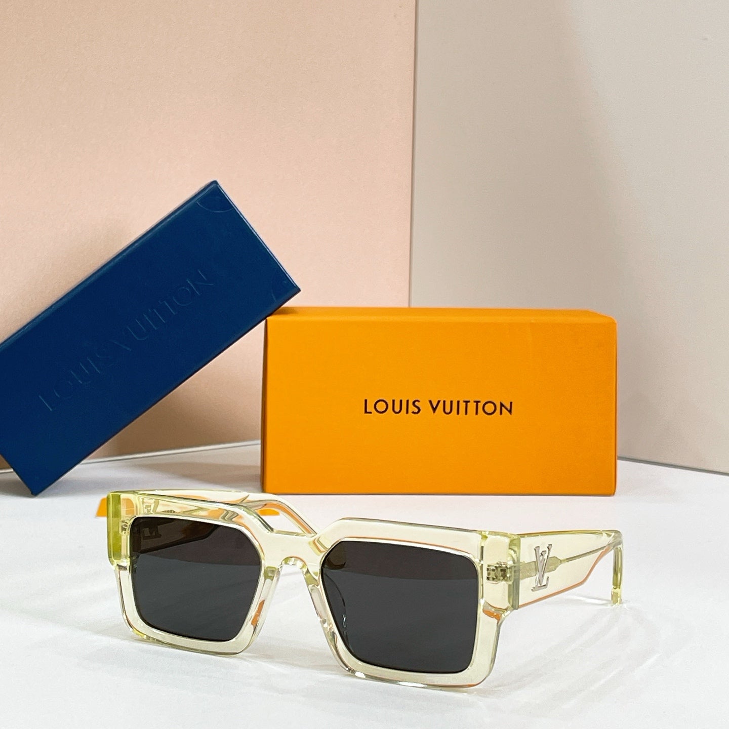 Louis Vuitton Sunglasses-Z1579E