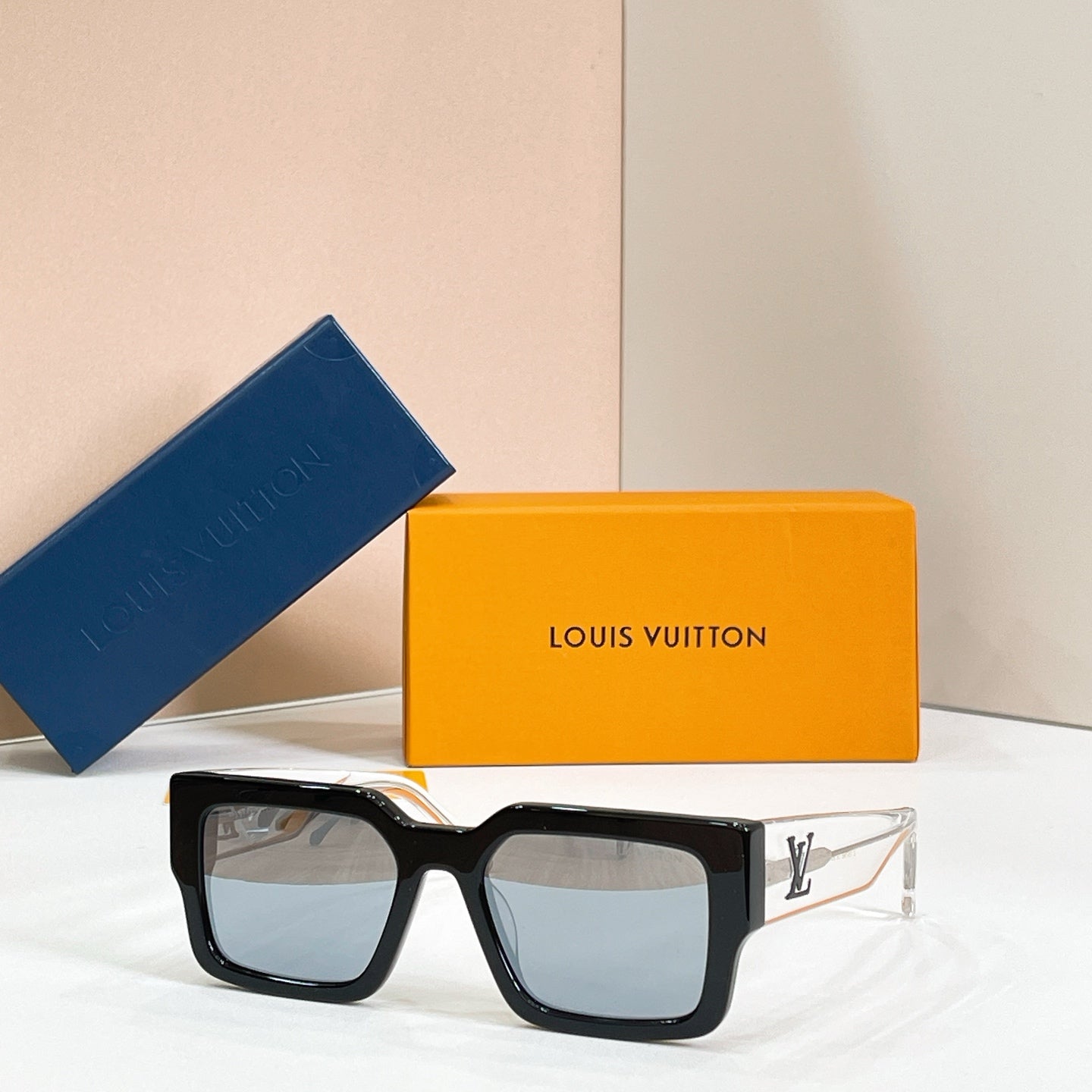 Louis Vuitton Sunglasses-Z1579E