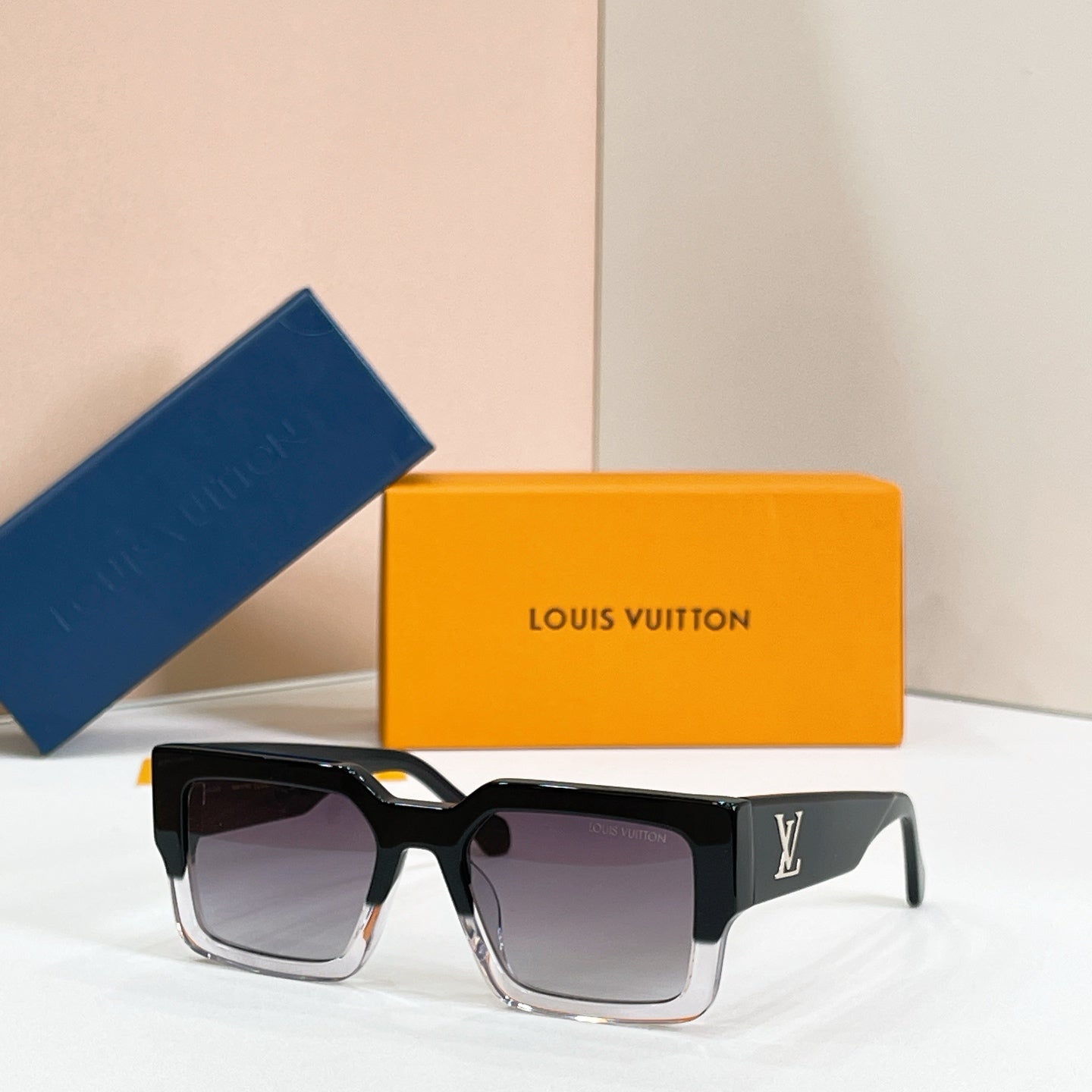Louis Vuitton Sunglasses-Z1579E