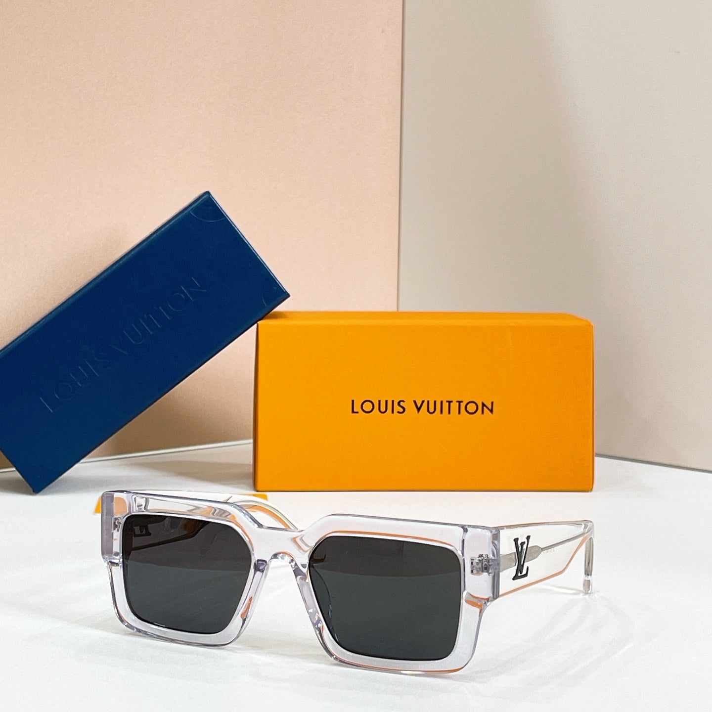 Louis Vuitton Sunglasses-Z1579E