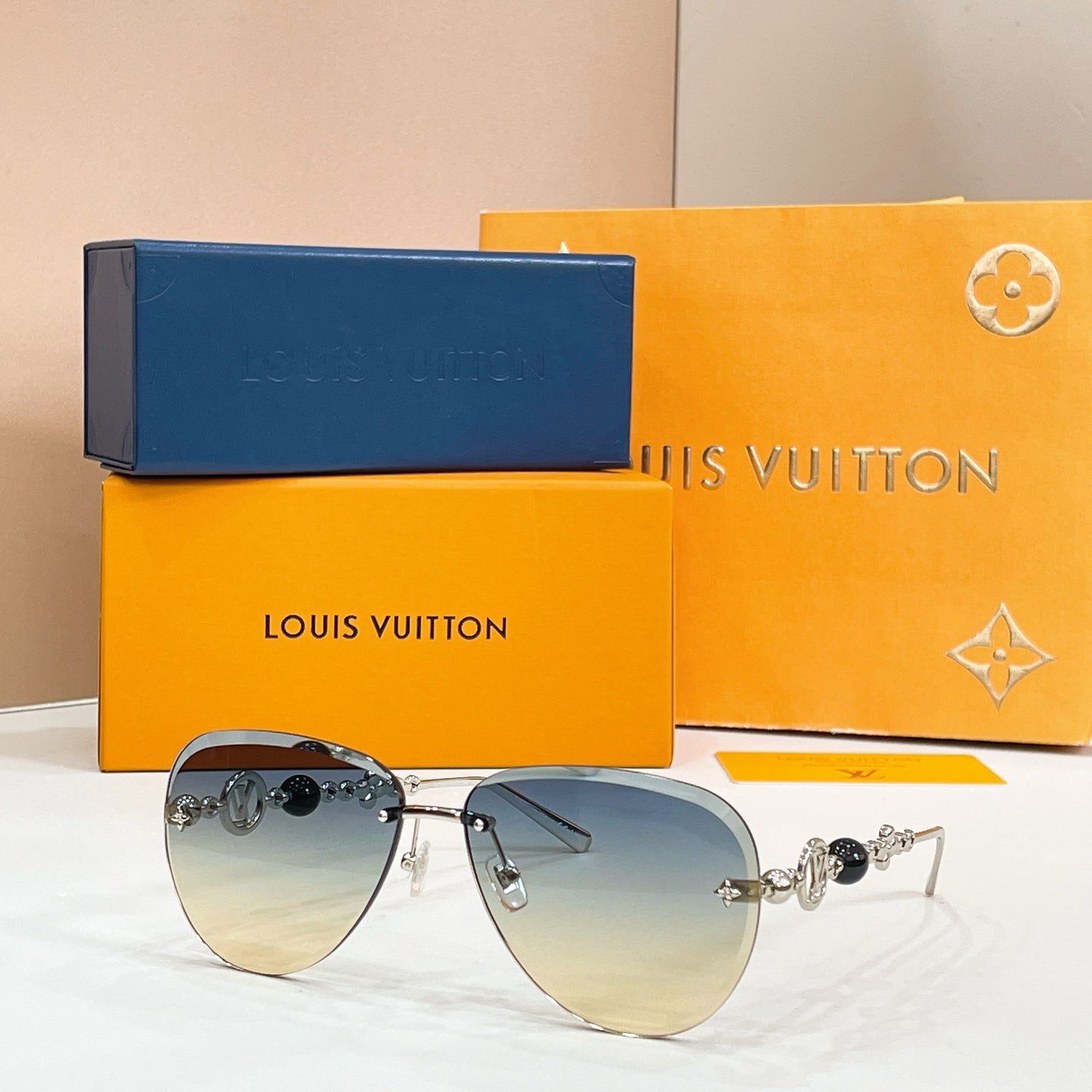 Louis Vuitton Sunglasses-Z3318U
