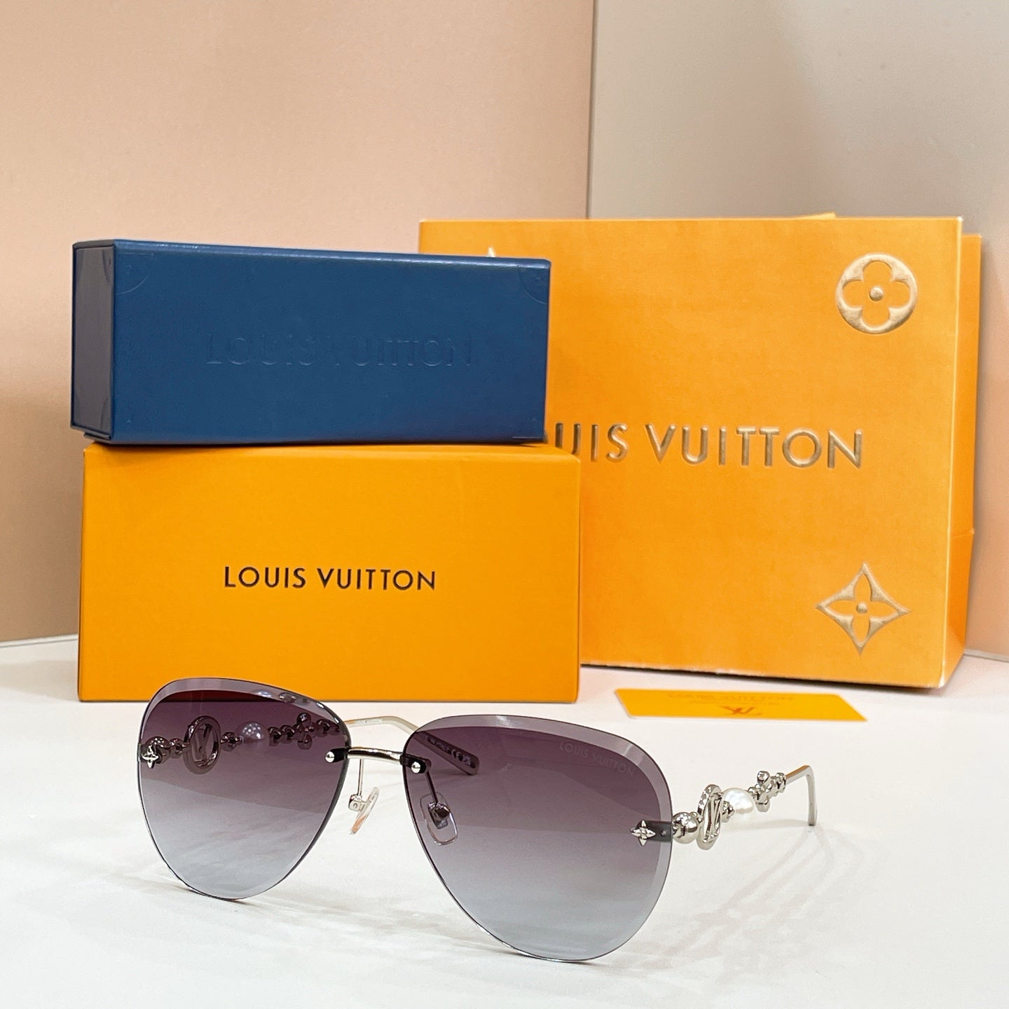 Louis Vuitton Sunglasses-Z3318U