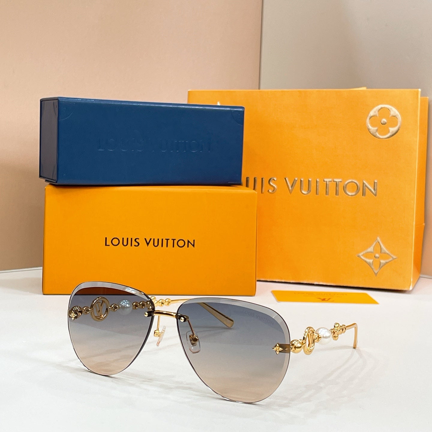Louis Vuitton Sunglasses-Z3318U