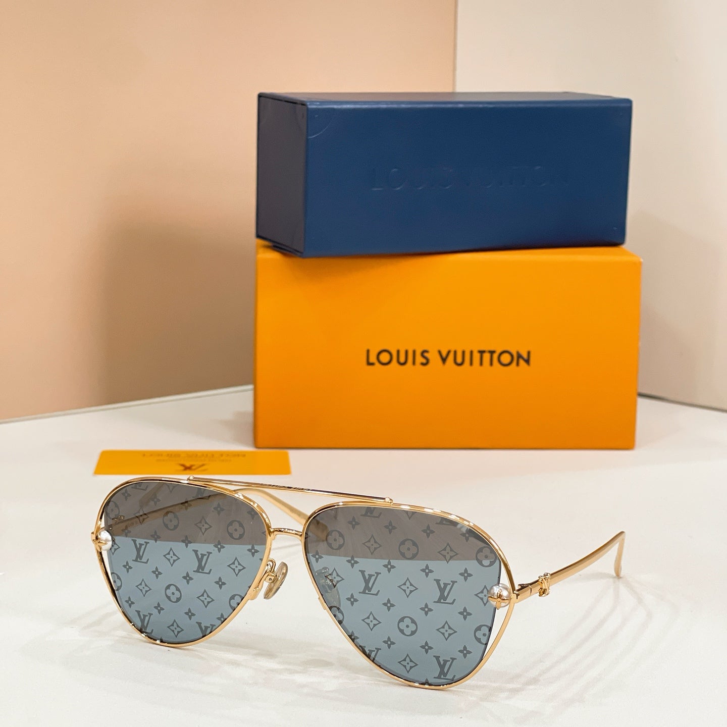 Louis Vuitton Sunglasses-Z2995U